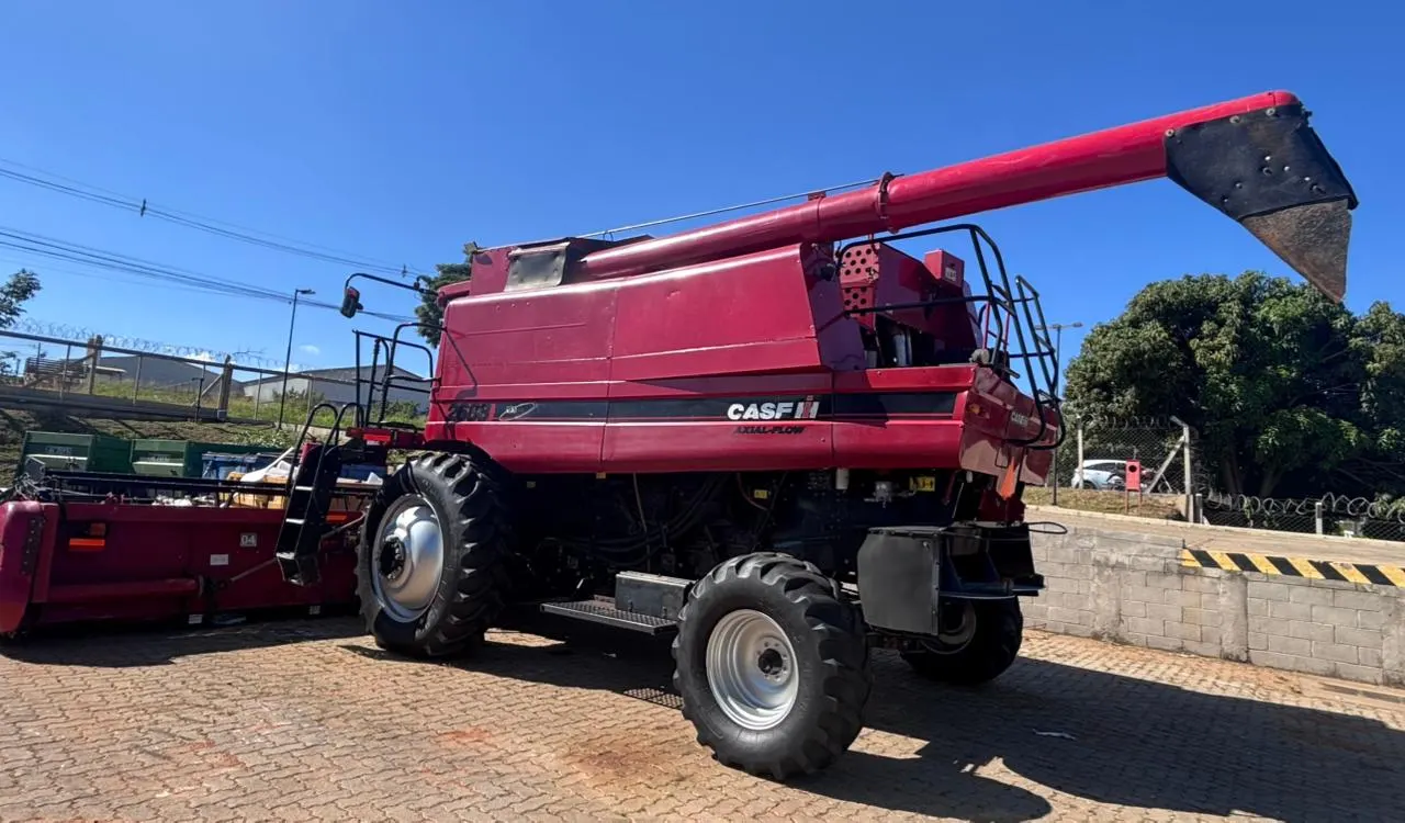 Colheitadeira Case IH 2688 Axial-Flow ano 2013 inteira, com o tubo de descarga aberto, à venda no Pará